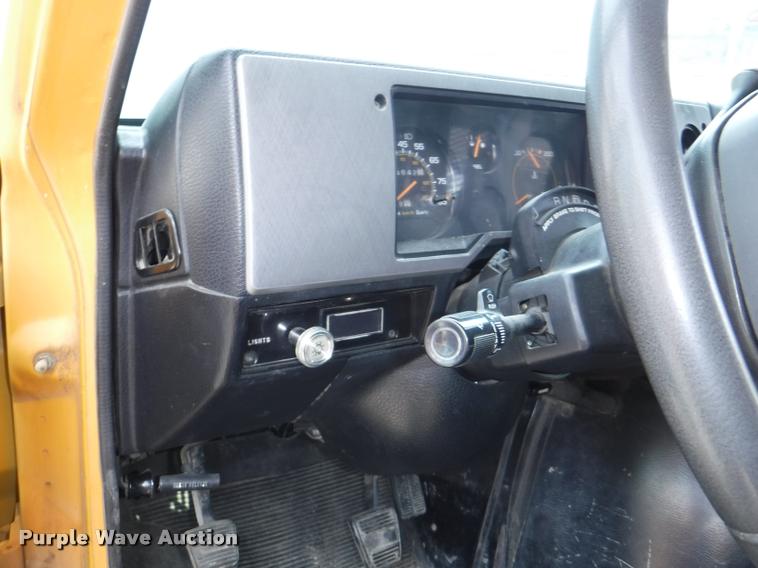 image for item K5946 1993 Chevrolet G30 school bus
