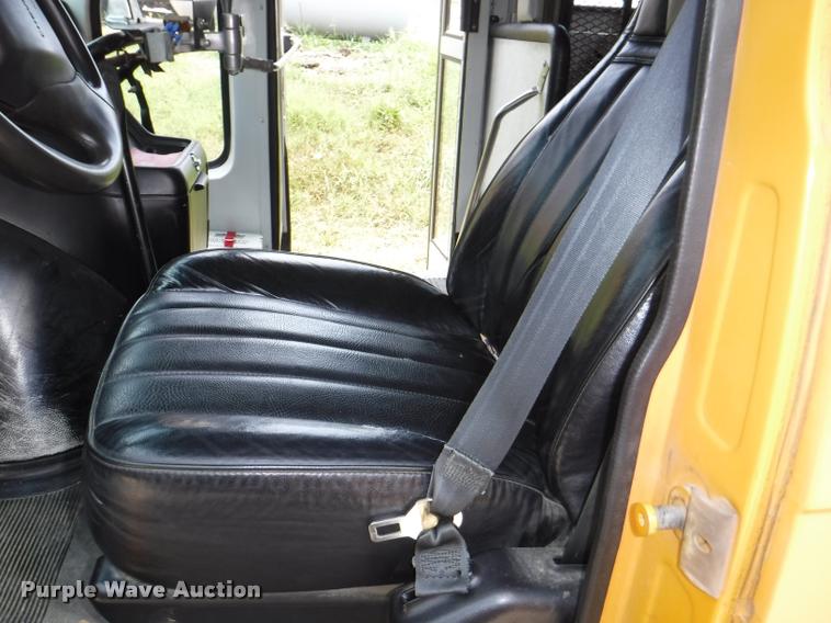 image for item K5946 1993 Chevrolet G30 school bus