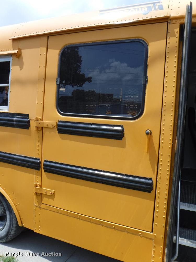 image for item K5946 1993 Chevrolet G30 school bus