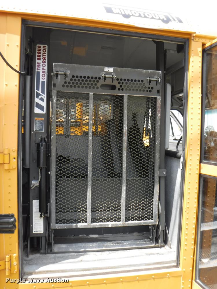 image for item K5946 1993 Chevrolet G30 school bus