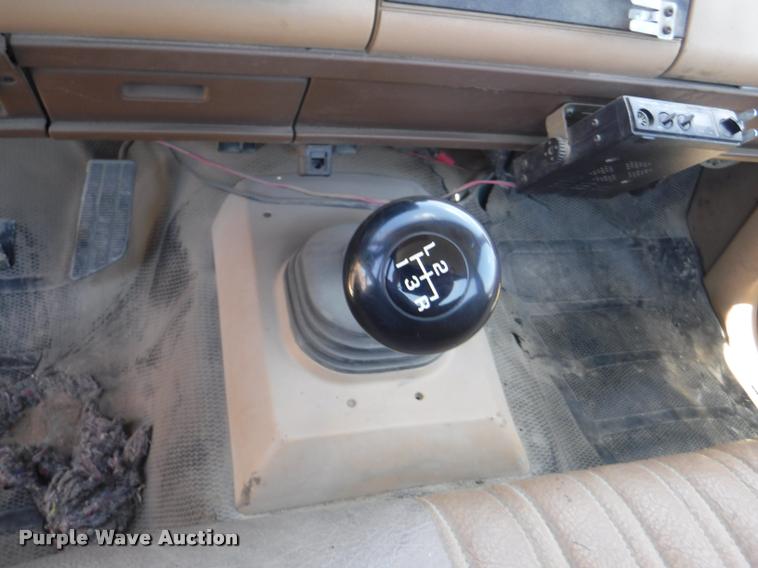 image for item K5950 1988 GMC Sierra 3500 SL utility bed pickup truck