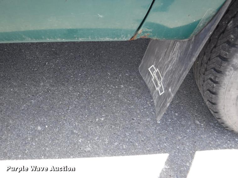 image for item K5950 1988 GMC Sierra 3500 SL utility bed pickup truck