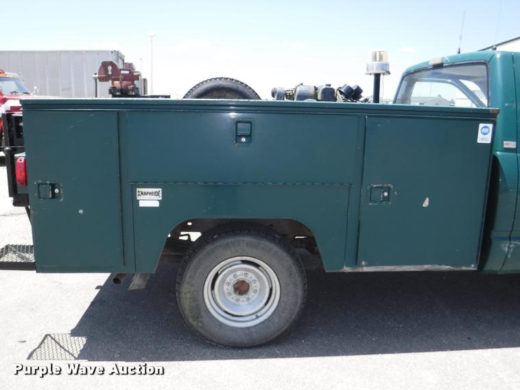 image for item K5950 1988 GMC Sierra 3500 SL utility bed pickup truck