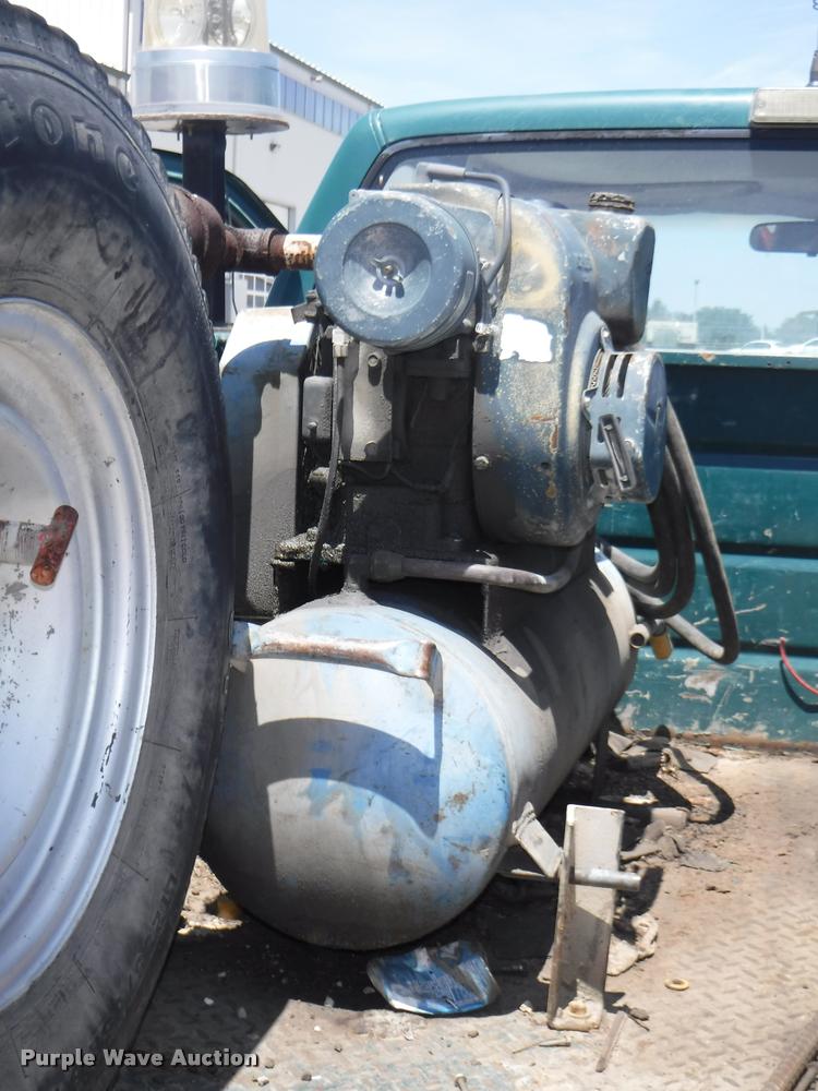 image for item K5950 1988 GMC Sierra 3500 SL utility bed pickup truck