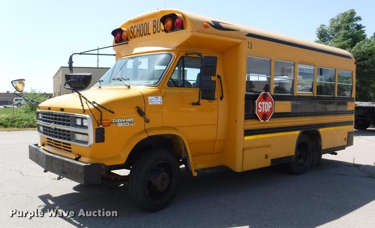 image for item K5978 1995 Chevrolet G30 school bus
