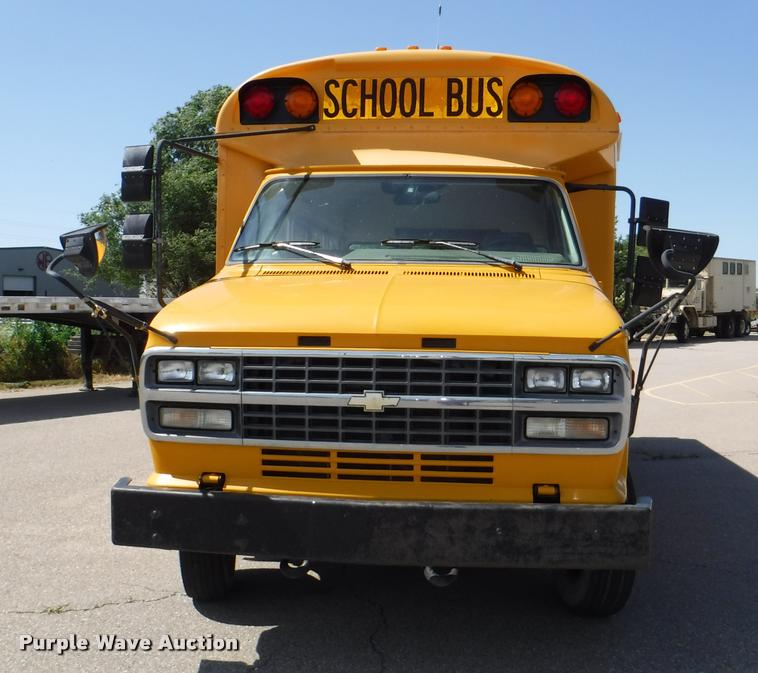 image for item K5978 1995 Chevrolet G30 school bus