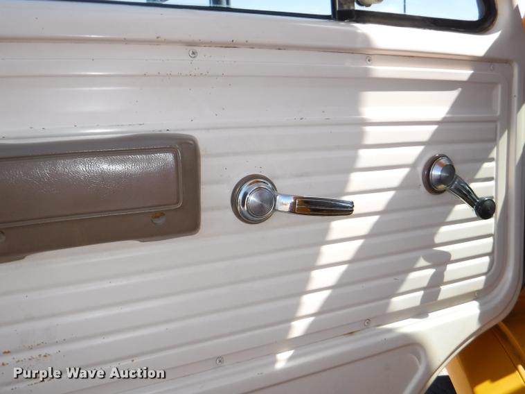 image for item K5978 1995 Chevrolet G30 school bus