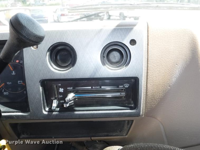 image for item K5978 1995 Chevrolet G30 school bus