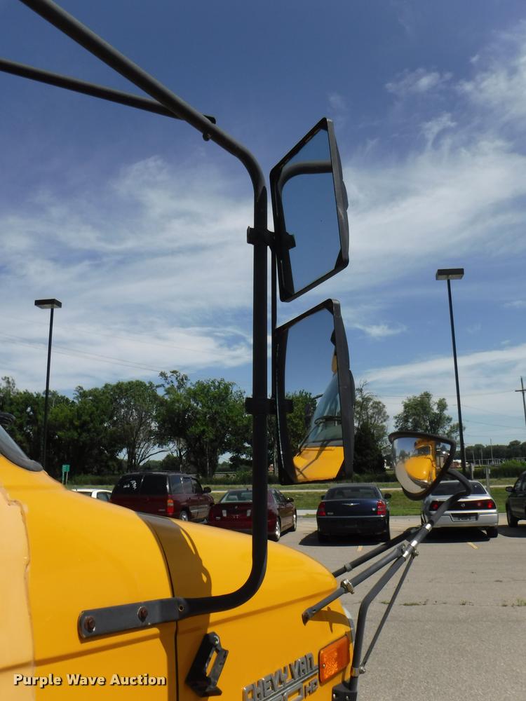 image for item K5978 1995 Chevrolet G30 school bus