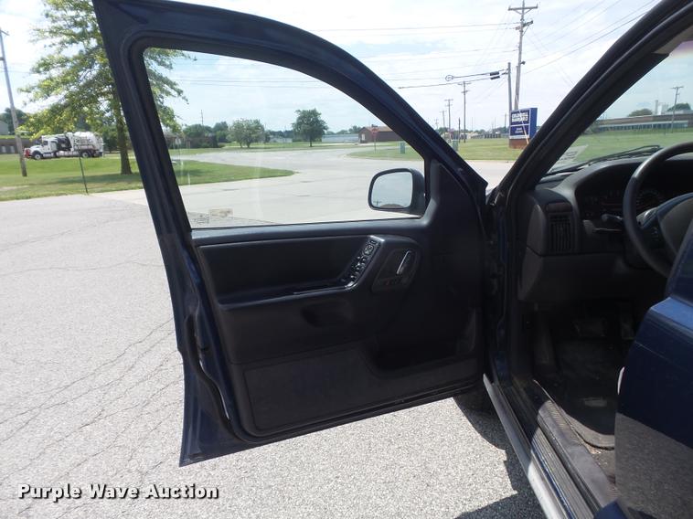 image for item K7561 2000 Jeep Grand Cherokee Laredo SUV