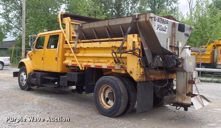 image for item K7628 2002 International 4900 Crew Cab dump truck