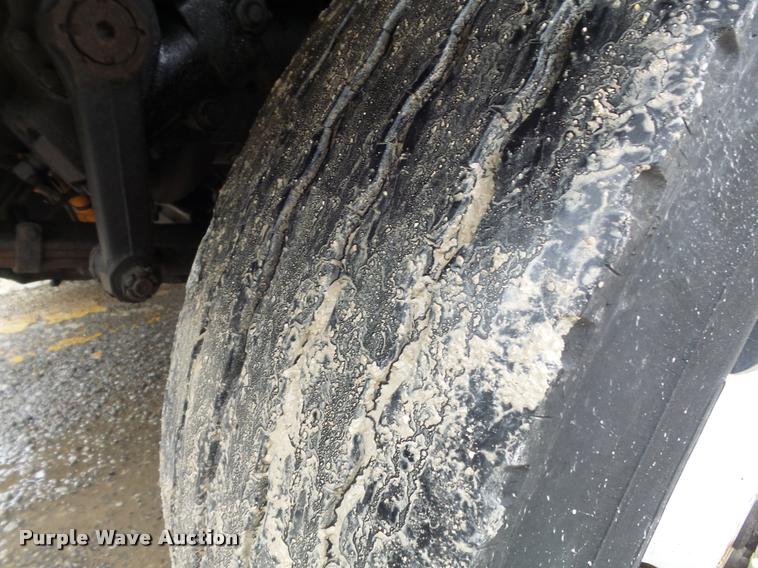 image for item K7628 2002 International 4900 Crew Cab dump truck