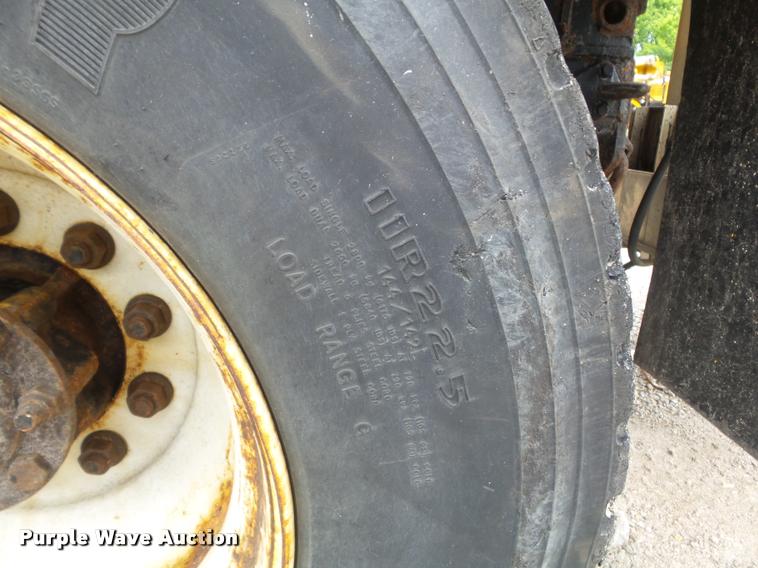 image for item K7628 2002 International 4900 Crew Cab dump truck