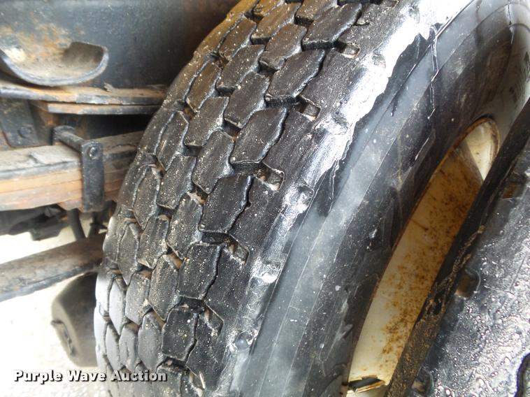 image for item K7628 2002 International 4900 Crew Cab dump truck