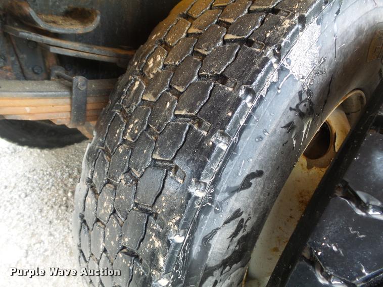 image for item K7628 2002 International 4900 Crew Cab dump truck