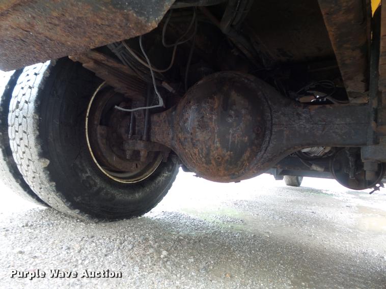 image for item K7628 2002 International 4900 Crew Cab dump truck