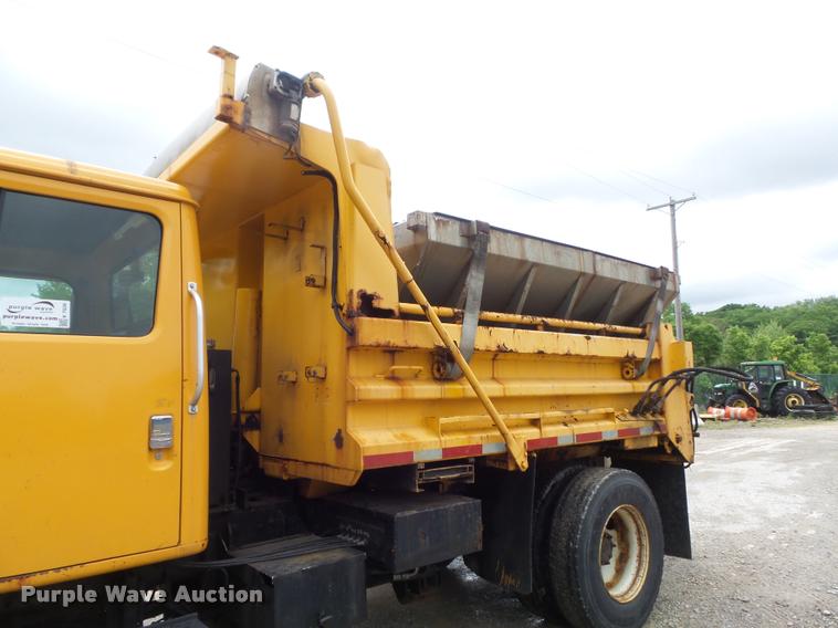 image for item K7628 2002 International 4900 Crew Cab dump truck