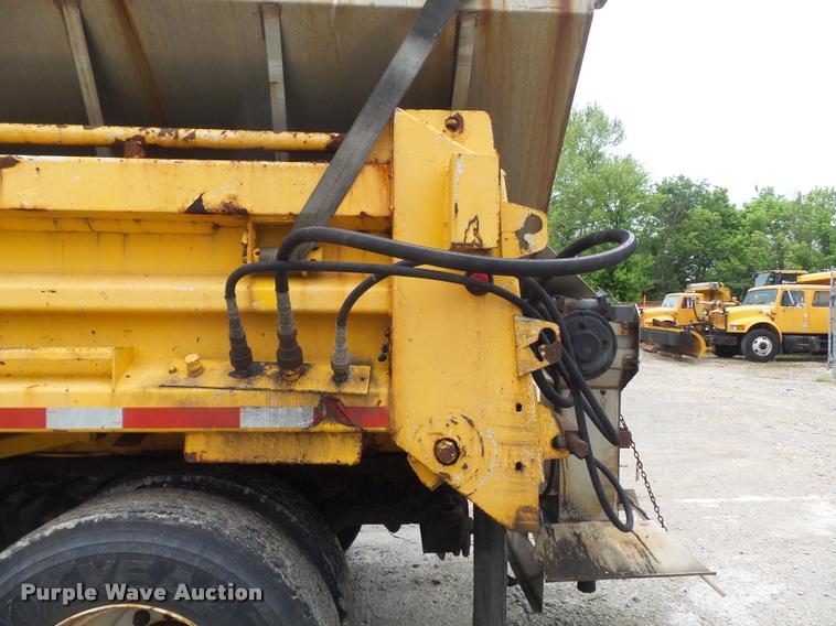 image for item K7628 2002 International 4900 Crew Cab dump truck