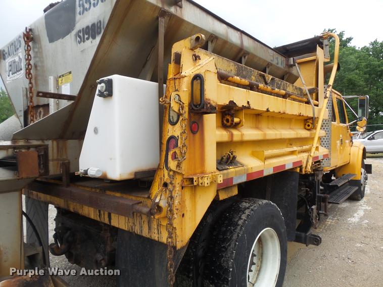 image for item K7628 2002 International 4900 Crew Cab dump truck
