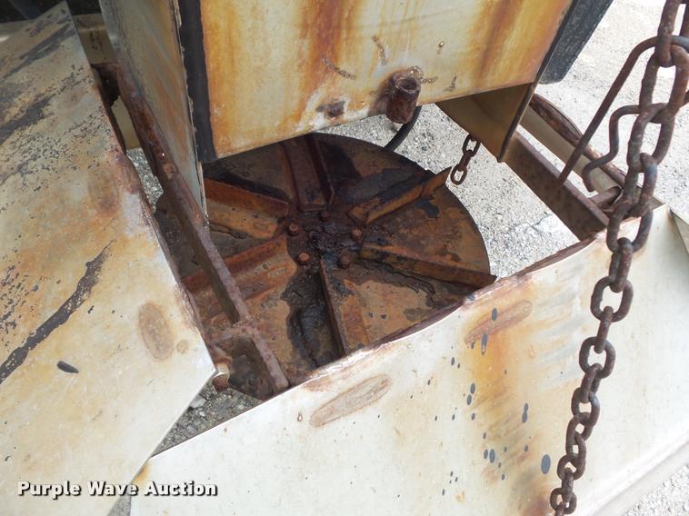 image for item K7628 2002 International 4900 Crew Cab dump truck