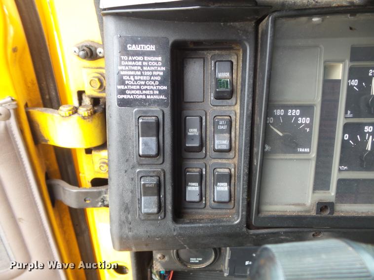 image for item K7628 2002 International 4900 Crew Cab dump truck