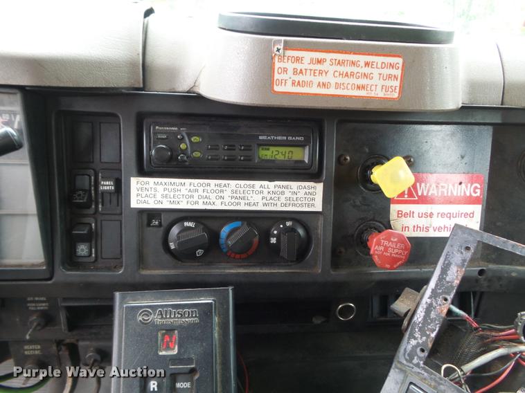 image for item K7628 2002 International 4900 Crew Cab dump truck