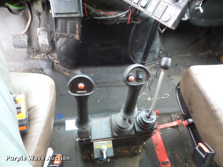 image for item K7628 2002 International 4900 Crew Cab dump truck