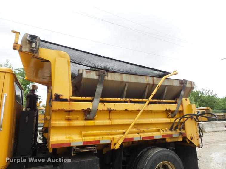 image for item K7628 2002 International 4900 Crew Cab dump truck