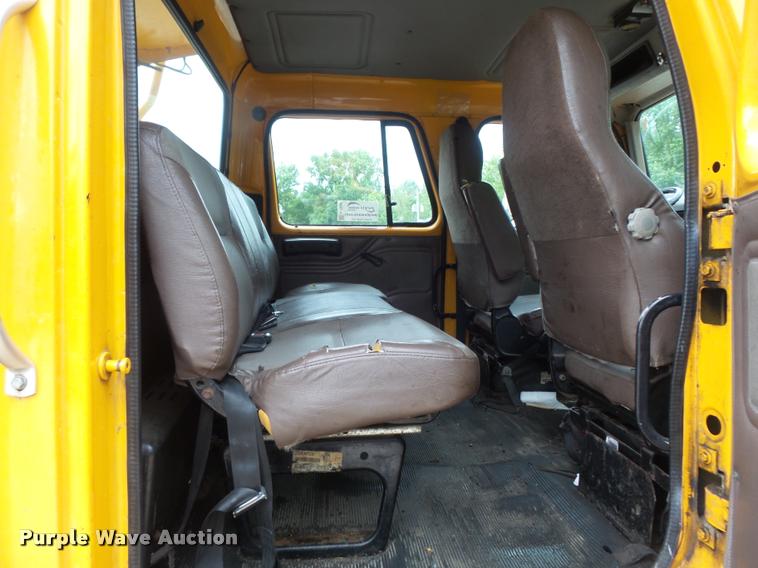 image for item K7628 2002 International 4900 Crew Cab dump truck