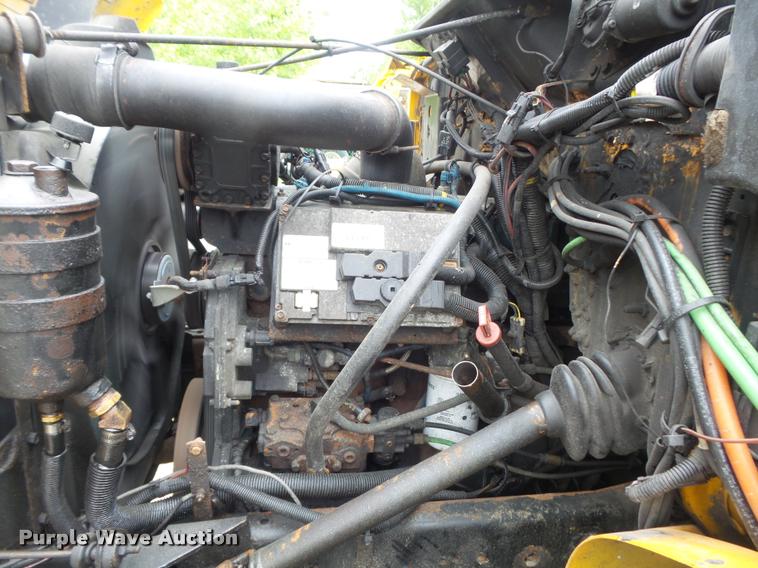 image for item K7628 2002 International 4900 Crew Cab dump truck