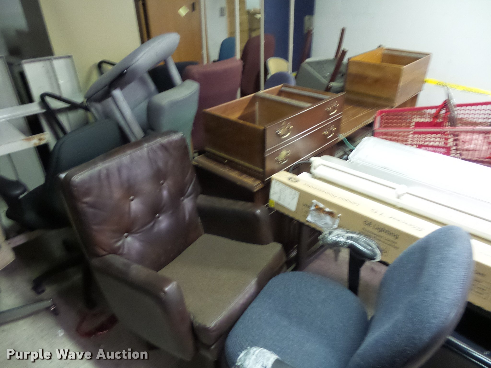 Furniture in Kansas City, MO Item CA9042 sold Purple Wave