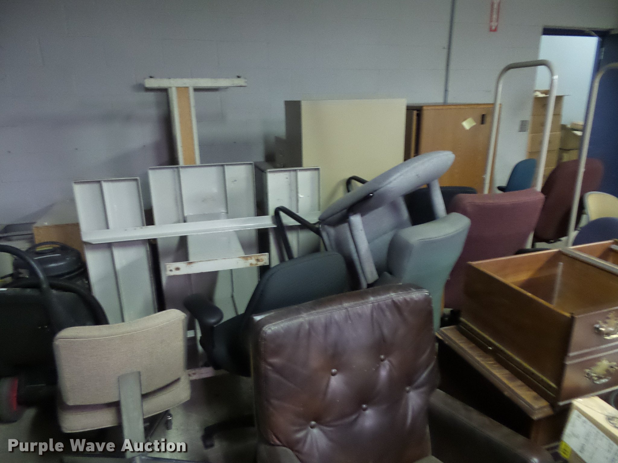 Furniture in Kansas City, MO Item CA9042 sold Purple Wave