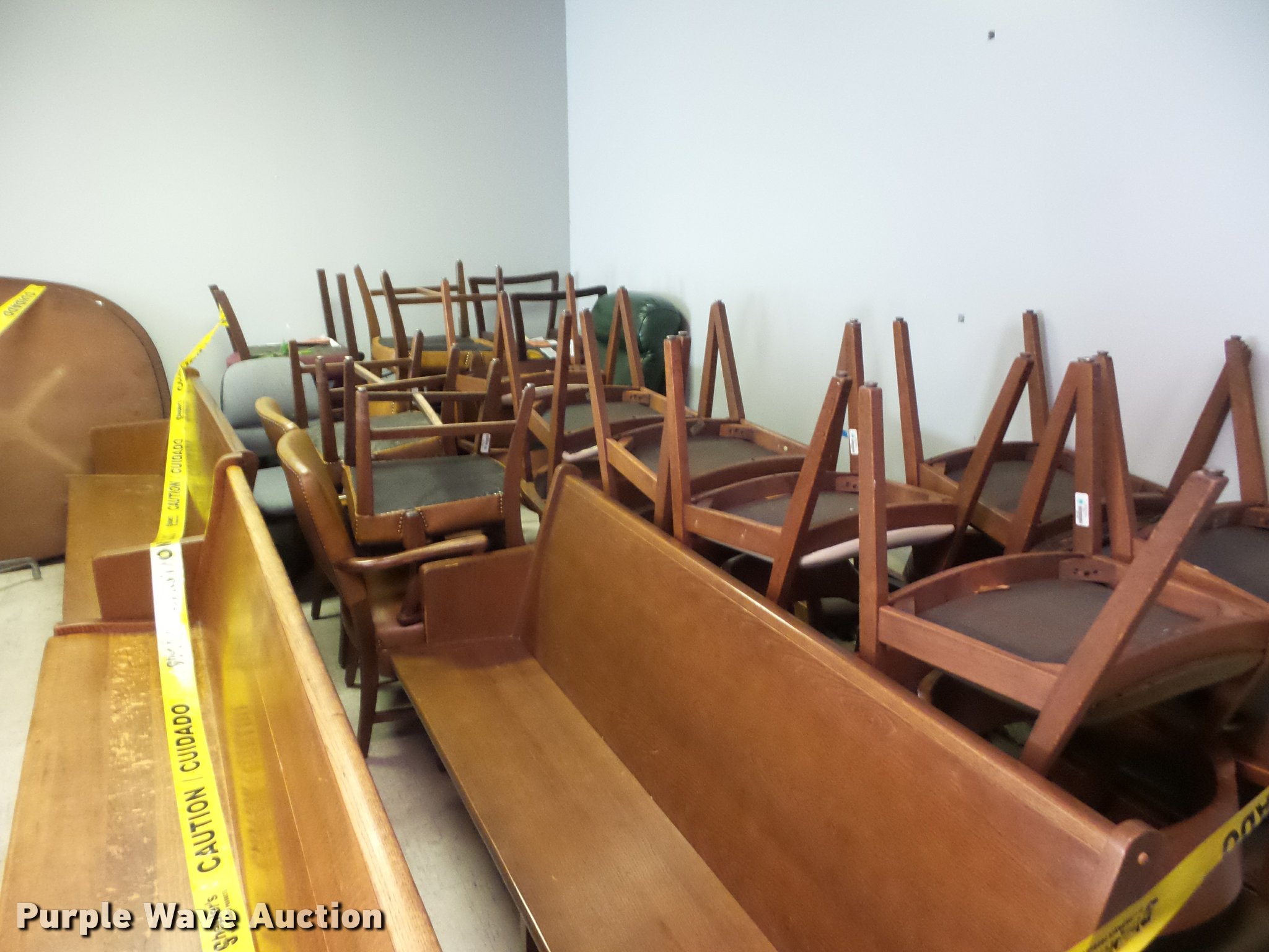 Furniture in Kansas City, MO Item CA9044 sold Purple Wave