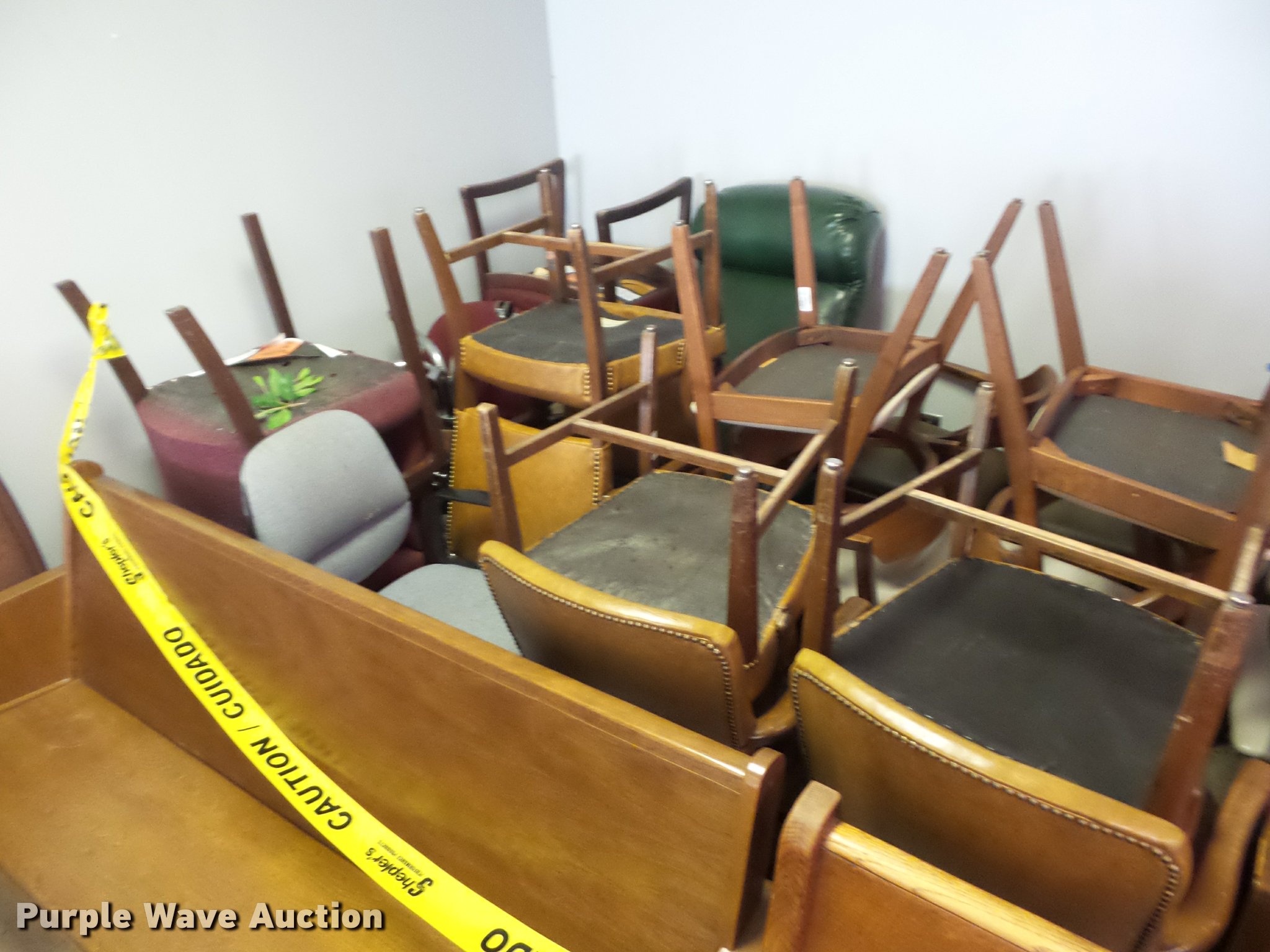 Furniture in Kansas City, MO Item CA9044 sold Purple Wave