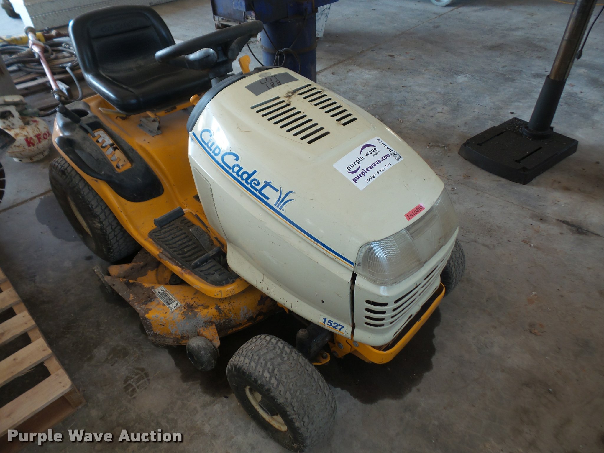 Cub Cadet 1527 lawn mower in Saint Joseph, MO Item DA1615 sold