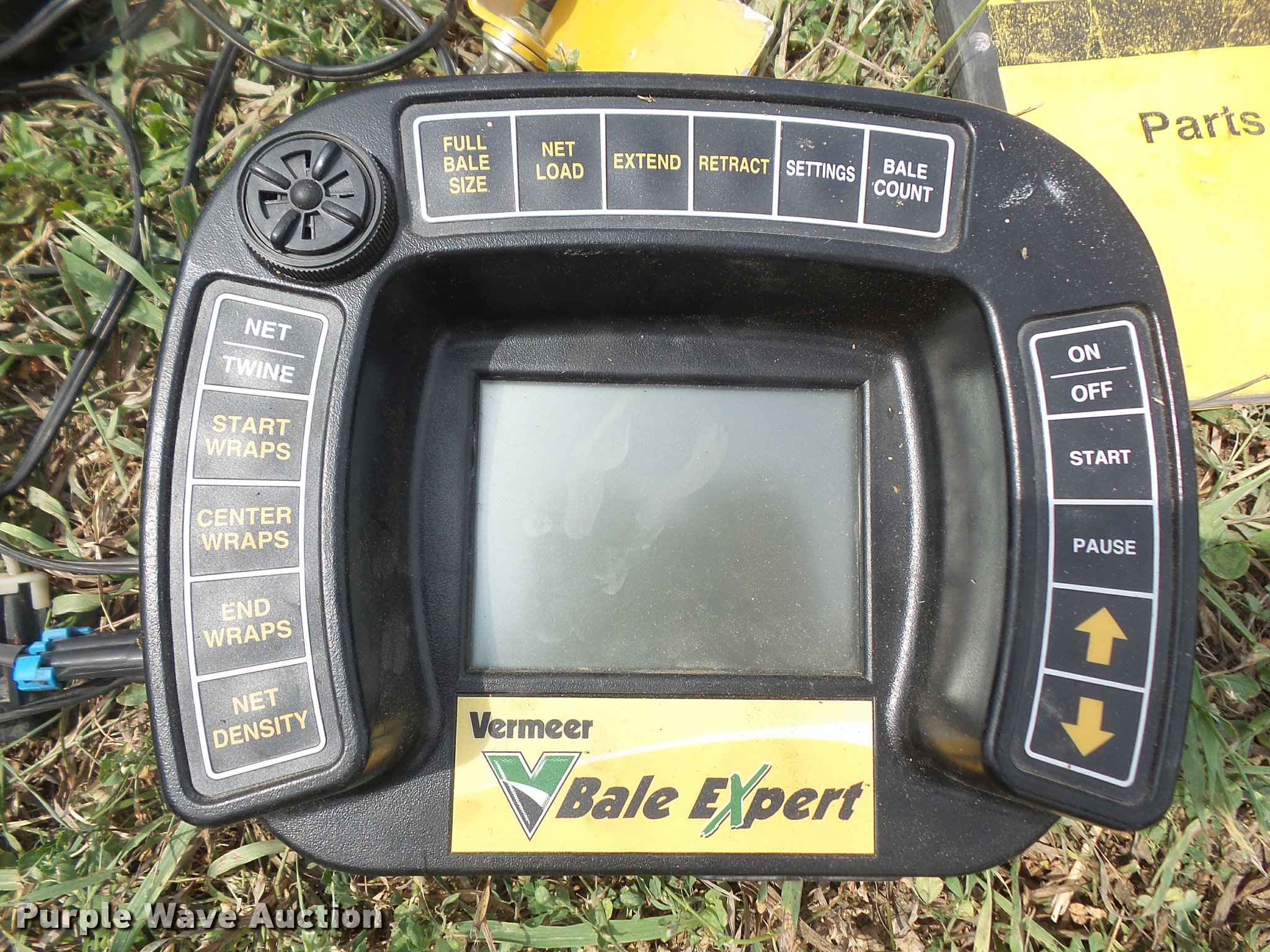 2004 Vermeer 555XL round baler in Lansing, KS | Item DA1630 sold