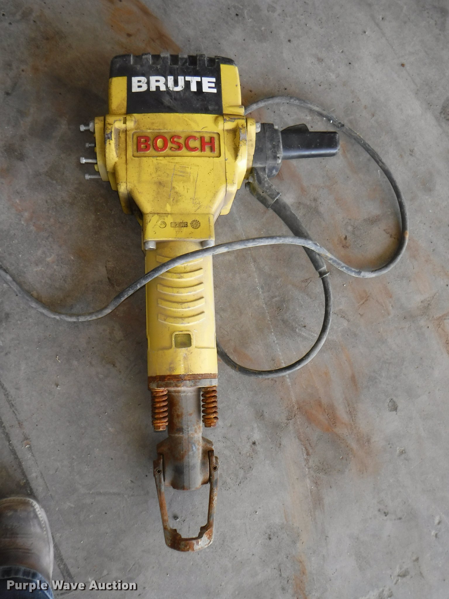 Bosch Brute jack hammer in Saint Joseph, MO Item DL9516 sold Purple Wave