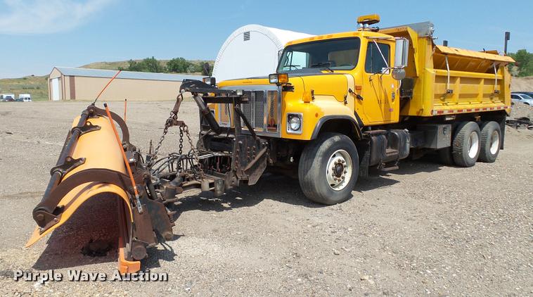 image for item DA1116 2001 International F2554 dump truck
