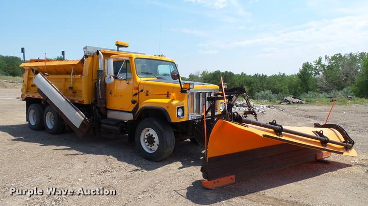 image for item DA1116 2001 International F2554 dump truck