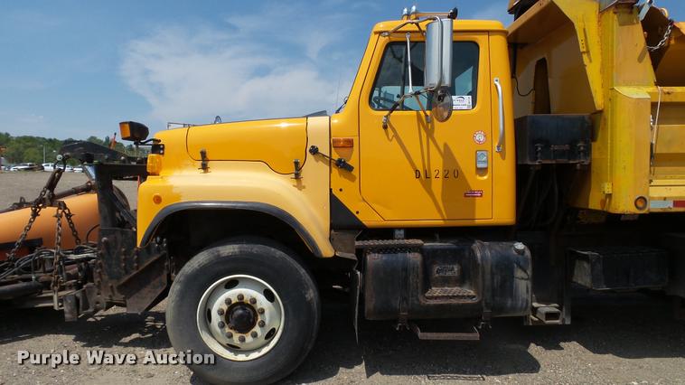 image for item DA1116 2001 International F2554 dump truck