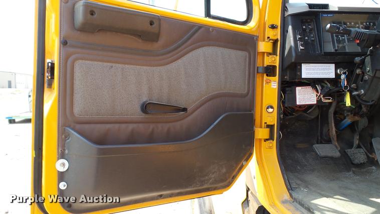 image for item DA1116 2001 International F2554 dump truck