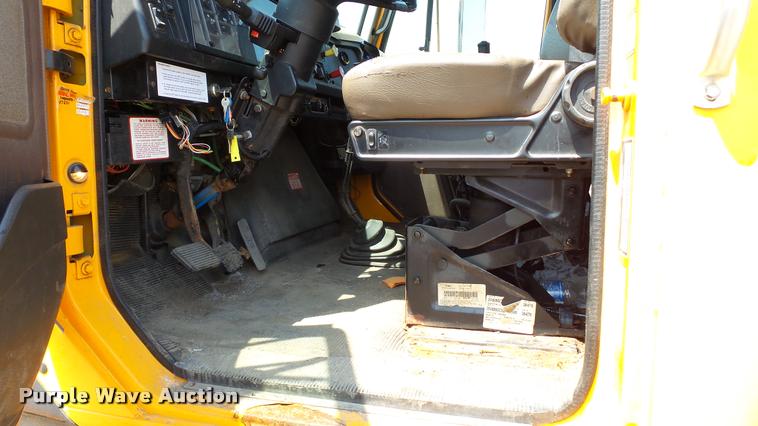 image for item DA1116 2001 International F2554 dump truck