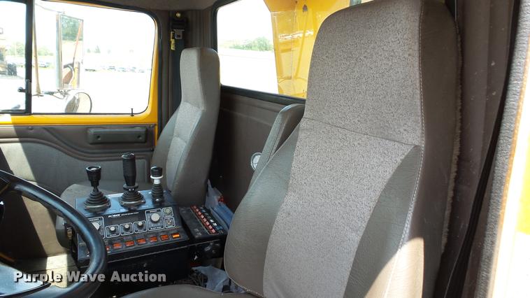 image for item DA1116 2001 International F2554 dump truck