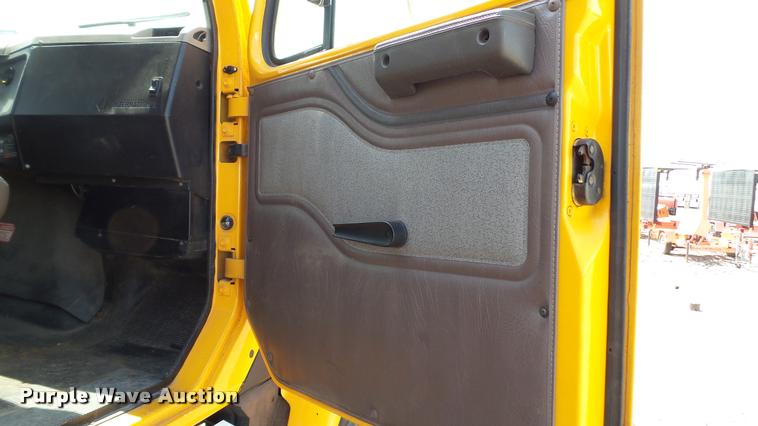 image for item DA1116 2001 International F2554 dump truck