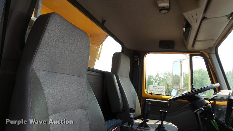 image for item DA1116 2001 International F2554 dump truck