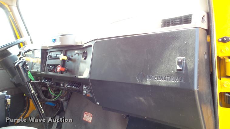 image for item DA1116 2001 International F2554 dump truck