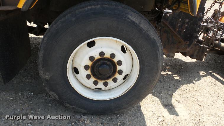 image for item DA1116 2001 International F2554 dump truck