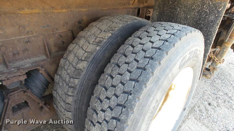 image for item DA1116 2001 International F2554 dump truck