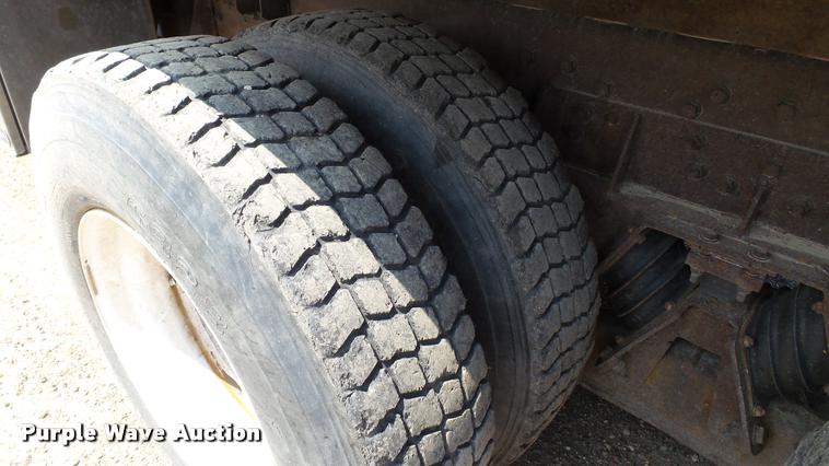 image for item DA1116 2001 International F2554 dump truck