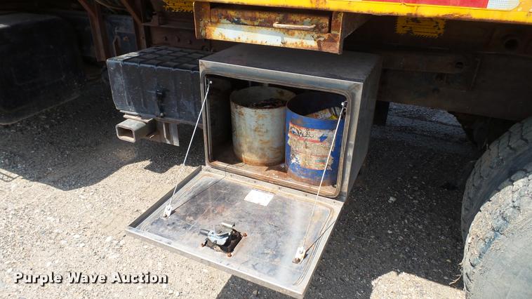 image for item DA1116 2001 International F2554 dump truck